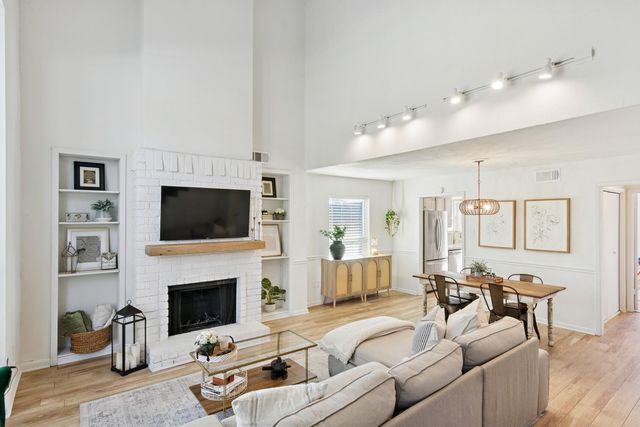 525 W 30th Street, Houston, TX 77018