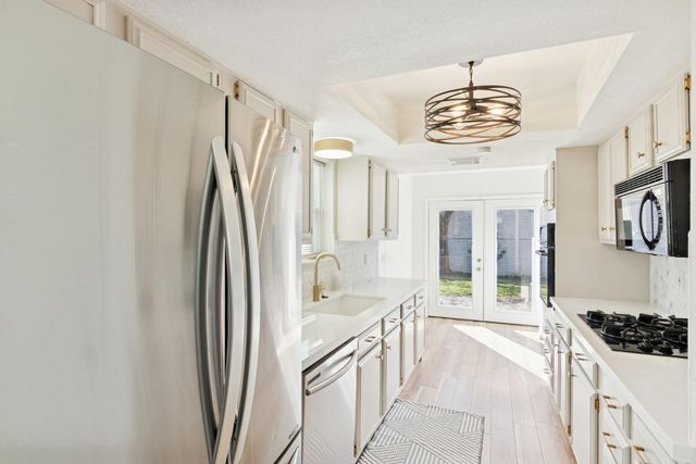 525 W 30th Street, Houston, TX 77018