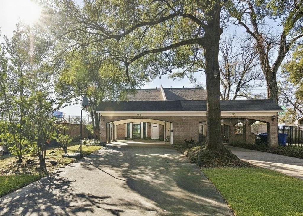 525 W 30th Street, Houston, TX 77018