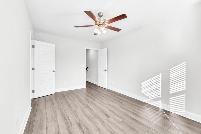 103 Quarry Point Dr, Clarksville, TN 37043