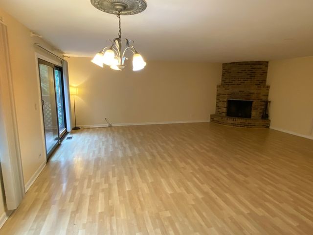 330 E Forest Knoll Drive, Palatine, IL 60074