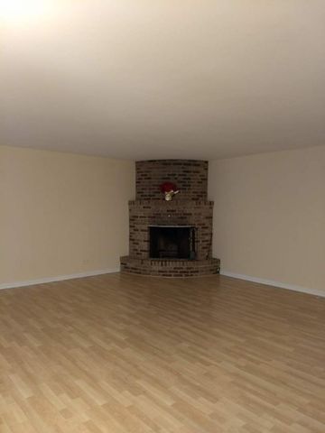 330 E Forest Knoll Drive, Palatine, IL 60074
