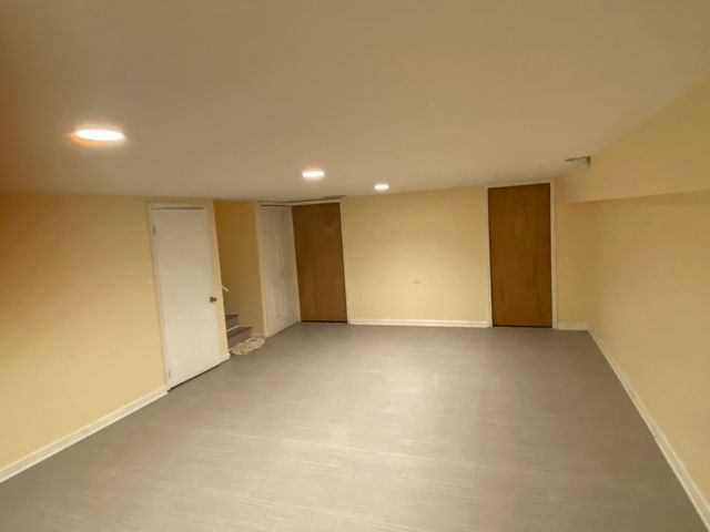330 E Forest Knoll Drive, Palatine, IL 60074