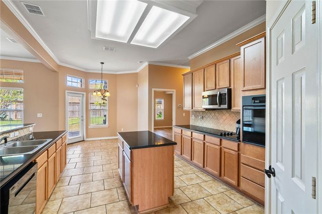 7609 Loire Blvd, Corpus Christi, TX 78414
