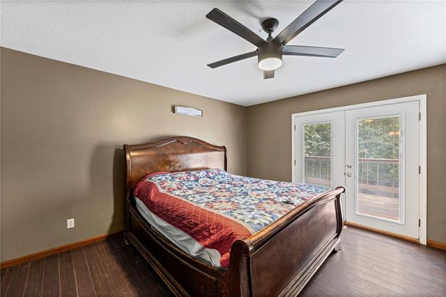 24129 Hollingsworth Road, Mclouth, KS 66054