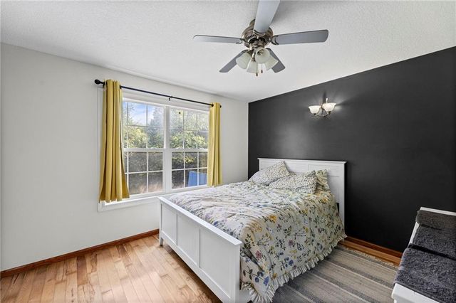 24129 Hollingsworth Road, Mclouth, KS 66054