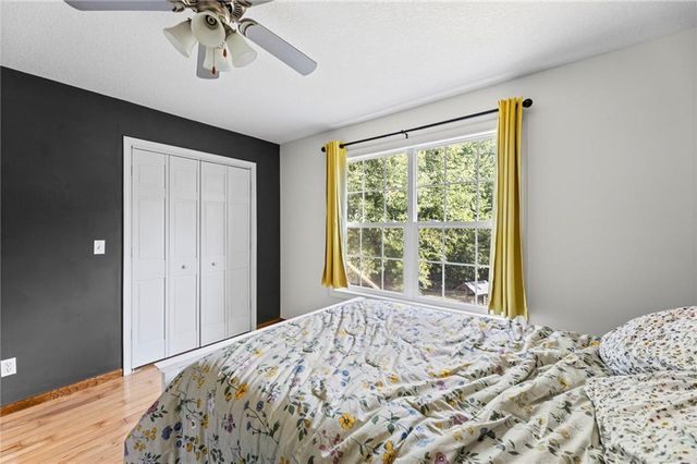 24129 Hollingsworth Road, Mclouth, KS 66054
