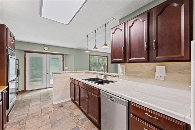 24129 Hollingsworth Road, Mclouth, KS 66054