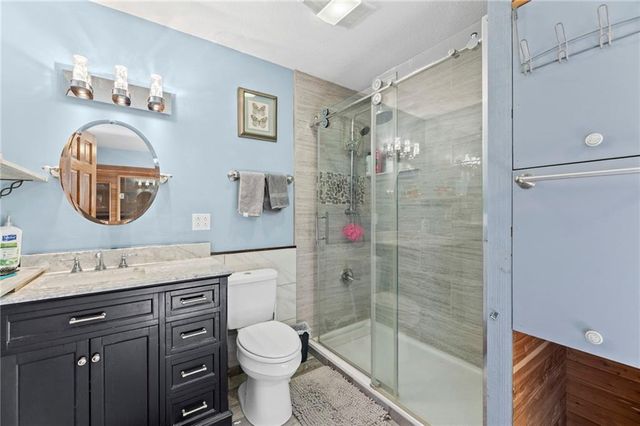 24129 Hollingsworth Road, Mclouth, KS 66054