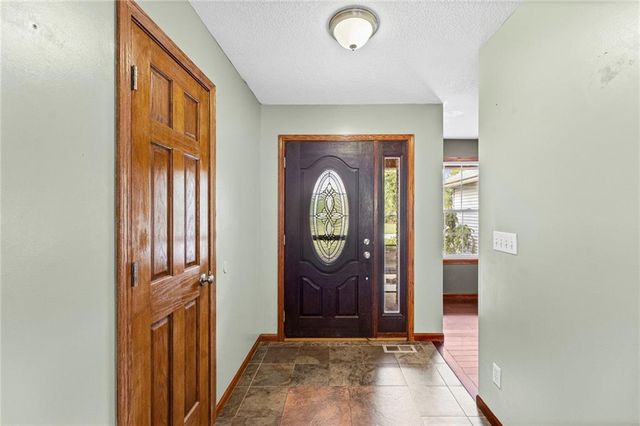 24129 Hollingsworth Road, Mclouth, KS 66054
