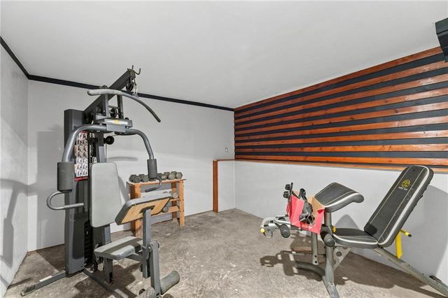24129 Hollingsworth Road, Mclouth, KS 66054