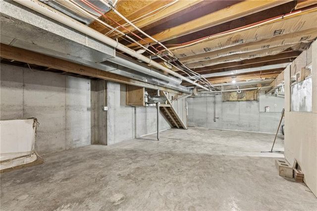 24129 Hollingsworth Road, Mclouth, KS 66054