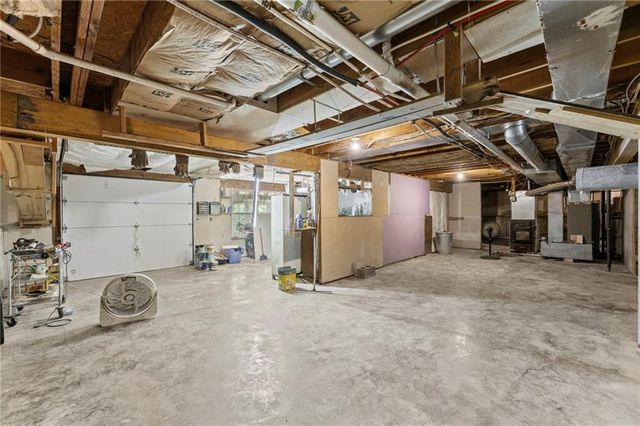 24129 Hollingsworth Road, Mclouth, KS 66054