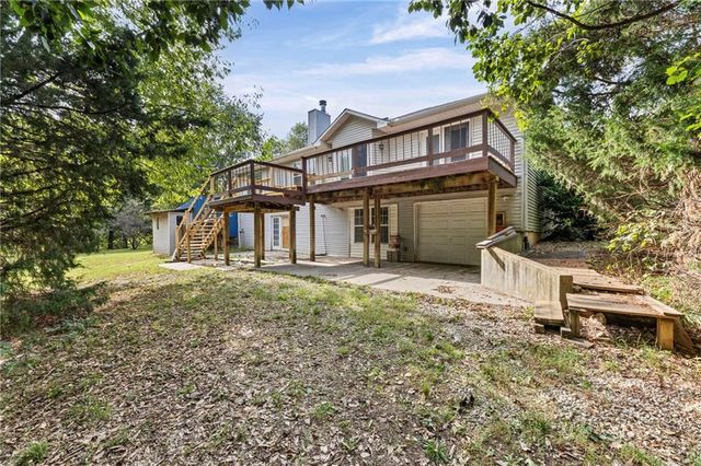 24129 Hollingsworth Road, Mclouth, KS 66054