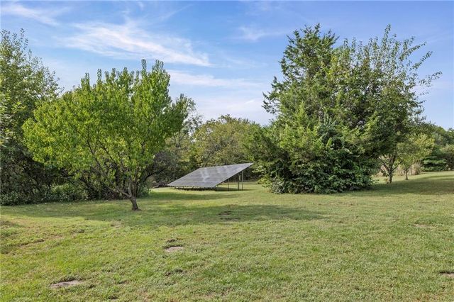 24129 Hollingsworth Road, Mclouth, KS 66054