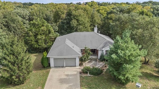24129 Hollingsworth Road, Mclouth, KS 66054