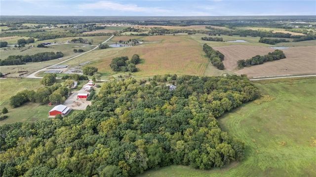24129 Hollingsworth Road, Mclouth, KS 66054