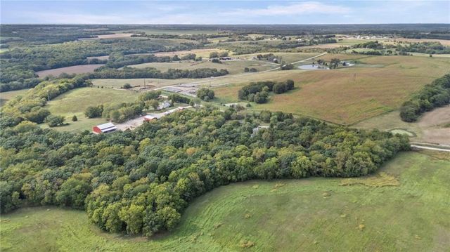 24129 Hollingsworth Road, Mclouth, KS 66054