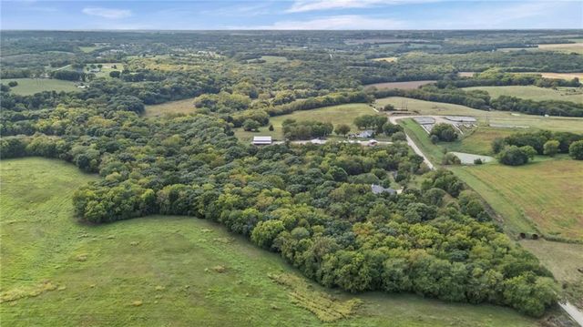 24129 Hollingsworth Road, Mclouth, KS 66054