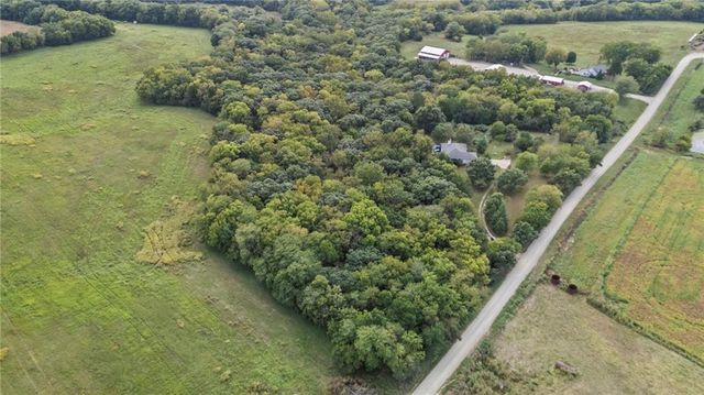 24129 Hollingsworth Road, Mclouth, KS 66054