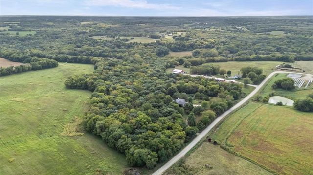 24129 Hollingsworth Road, Mclouth, KS 66054
