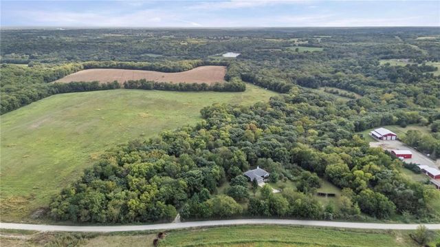 24129 Hollingsworth Road, Mclouth, KS 66054