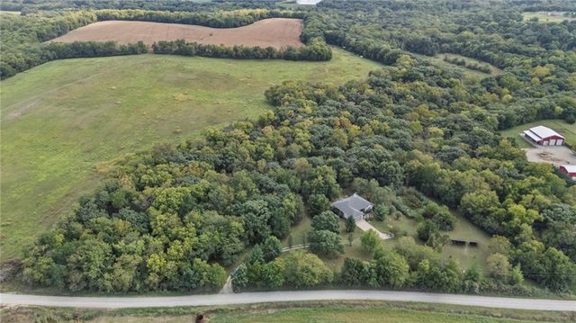 24129 Hollingsworth Road, Mclouth, KS 66054