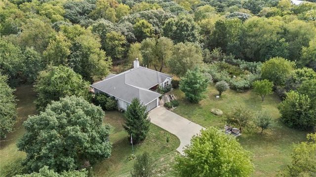 24129 Hollingsworth Road, Mclouth, KS 66054