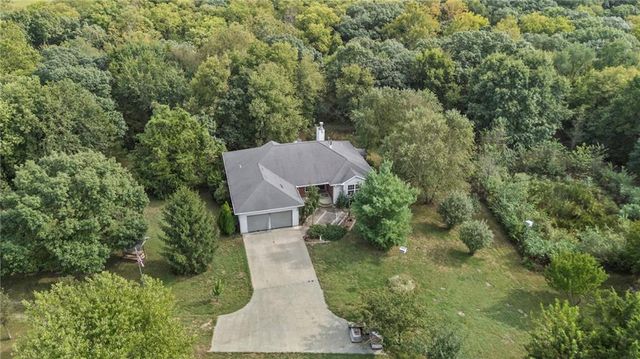 24129 Hollingsworth Road, Mclouth, KS 66054