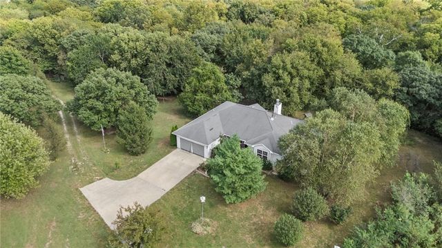 24129 Hollingsworth Road, Mclouth, KS 66054