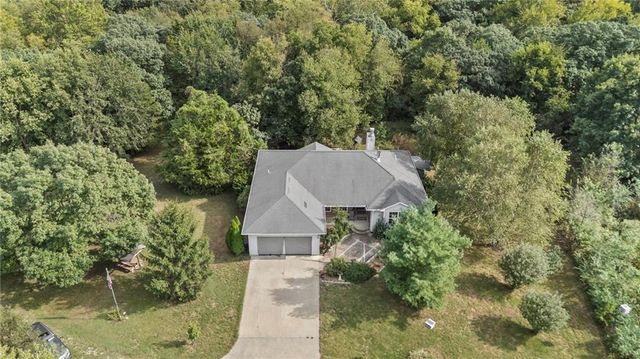 24129 Hollingsworth Road, Mclouth, KS 66054