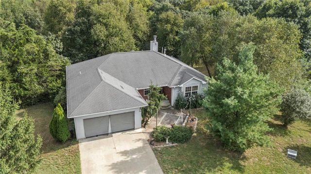 24129 Hollingsworth Road, Mclouth, KS 66054