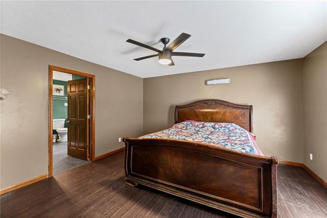 24129 Hollingsworth Road, Mclouth, KS 66054