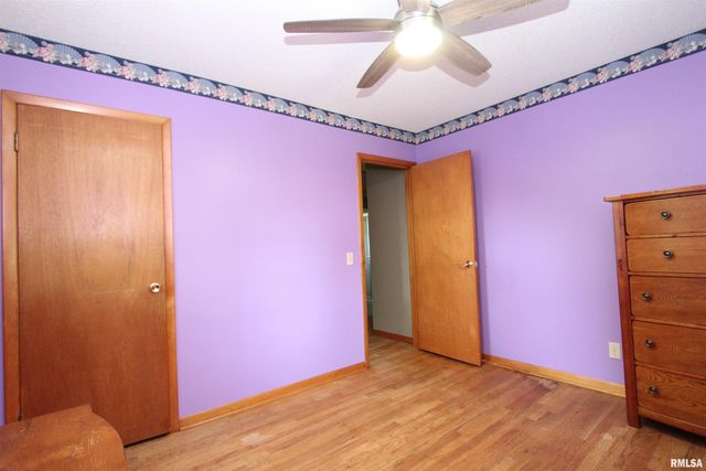 915 N 12TH Street, Clinton, IA 52732