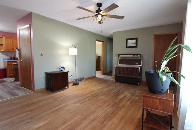 915 N 12TH Street, Clinton, IA 52732