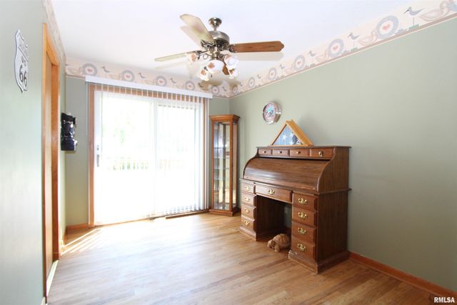 915 N 12TH Street, Clinton, IA 52732