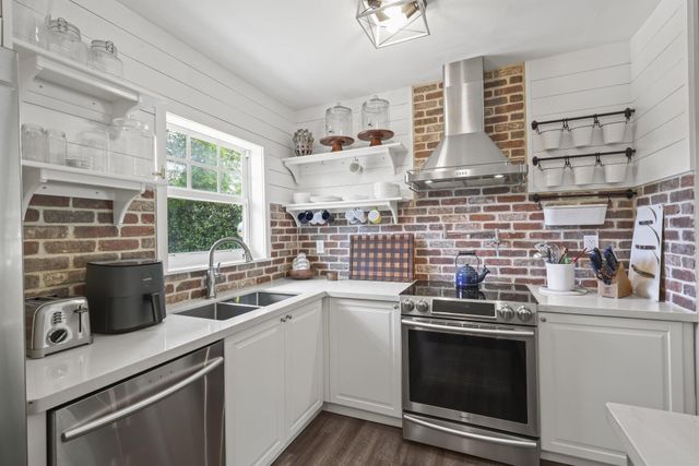 2205 W Pineridge Court, Delray Beach, FL 33444