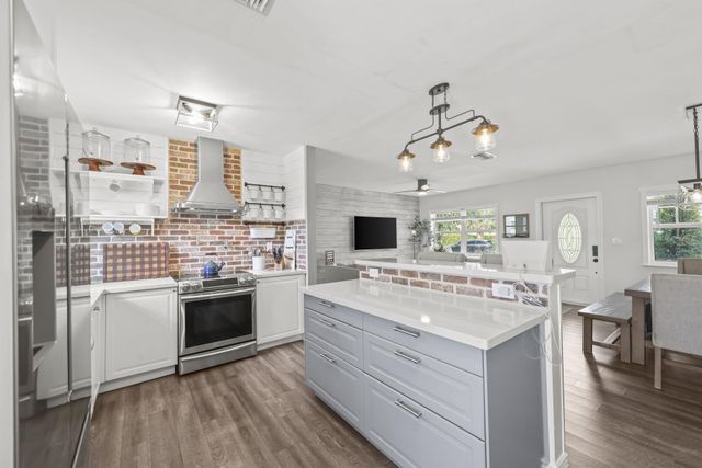 2205 W Pineridge Court, Delray Beach, FL 33444
