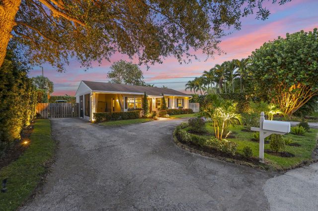 2205 W Pineridge Court, Delray Beach, FL 33444