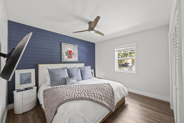 2205 W Pineridge Court, Delray Beach, FL 33444