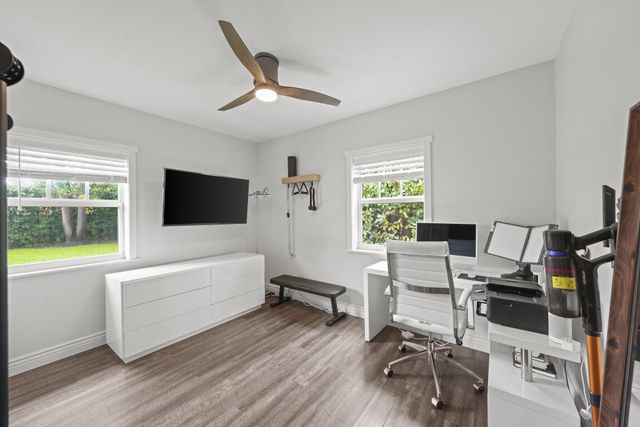 2205 W Pineridge Court, Delray Beach, FL 33444