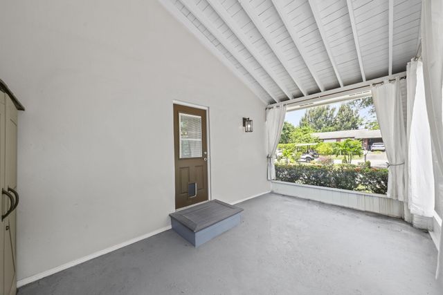 2205 W Pineridge Court, Delray Beach, FL 33444