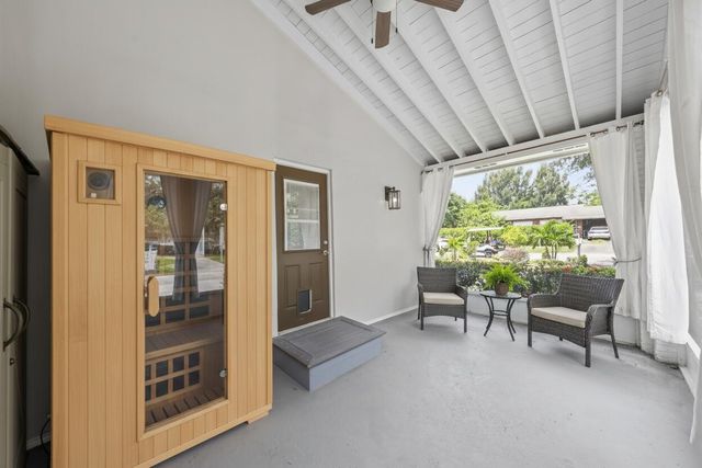 2205 W Pineridge Court, Delray Beach, FL 33444
