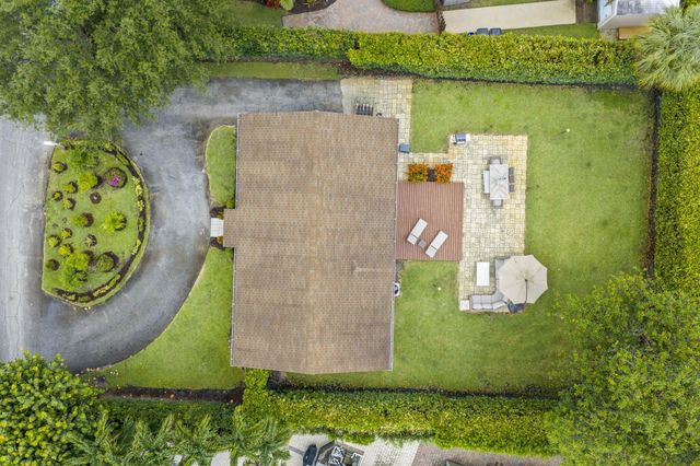 2205 W Pineridge Court, Delray Beach, FL 33444