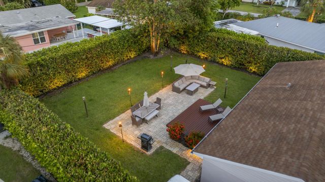 2205 W Pineridge Court, Delray Beach, FL 33444
