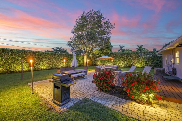2205 W Pineridge Court, Delray Beach, FL 33444