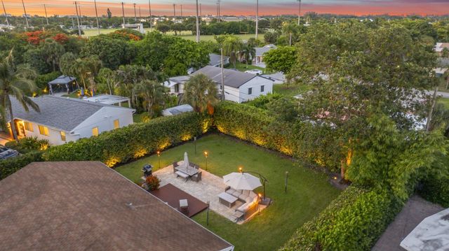 2205 W Pineridge Court, Delray Beach, FL 33444