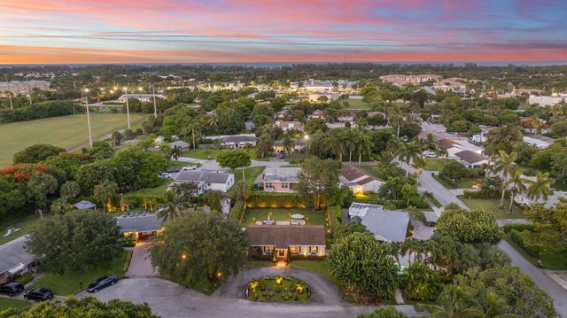2205 W Pineridge Court, Delray Beach, FL 33444