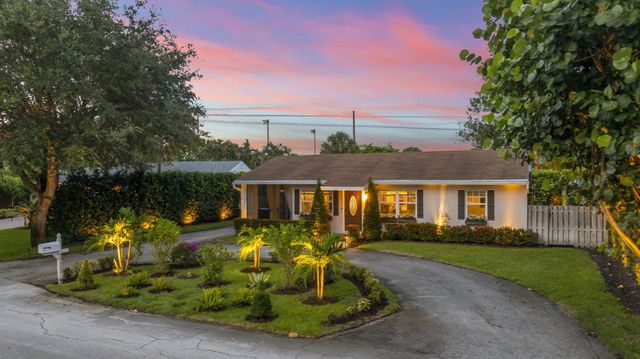 2205 W Pineridge Court, Delray Beach, FL 33444