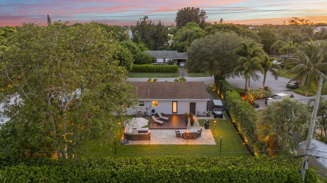 2205 W Pineridge Court, Delray Beach, FL 33444